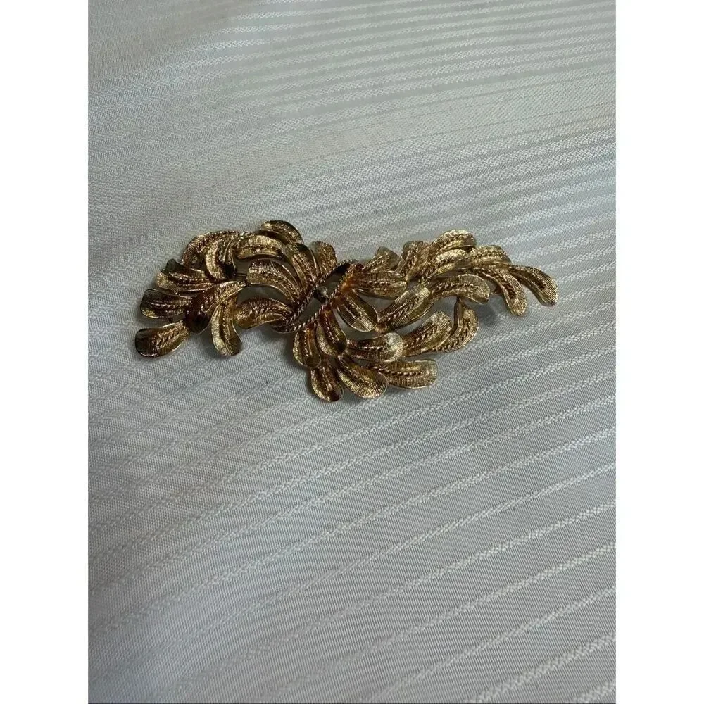 Vintage Signed Coro Gold Tone Textured Wave Splash Brooch Pin & Earrings